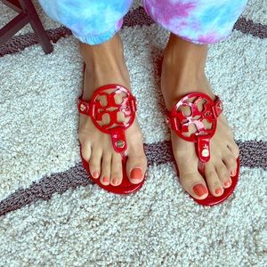 TORY BURCH RED PATENT SUMMER SANDAL